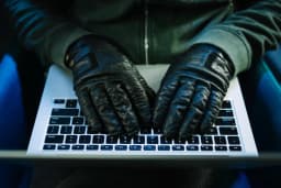 Filme Agente Secreto vaza no formato digital