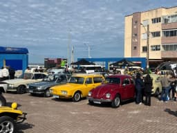 1º Old Cars Festa do Peixe supera expectativas e atrai multidão em Balneário Arroio do Silva